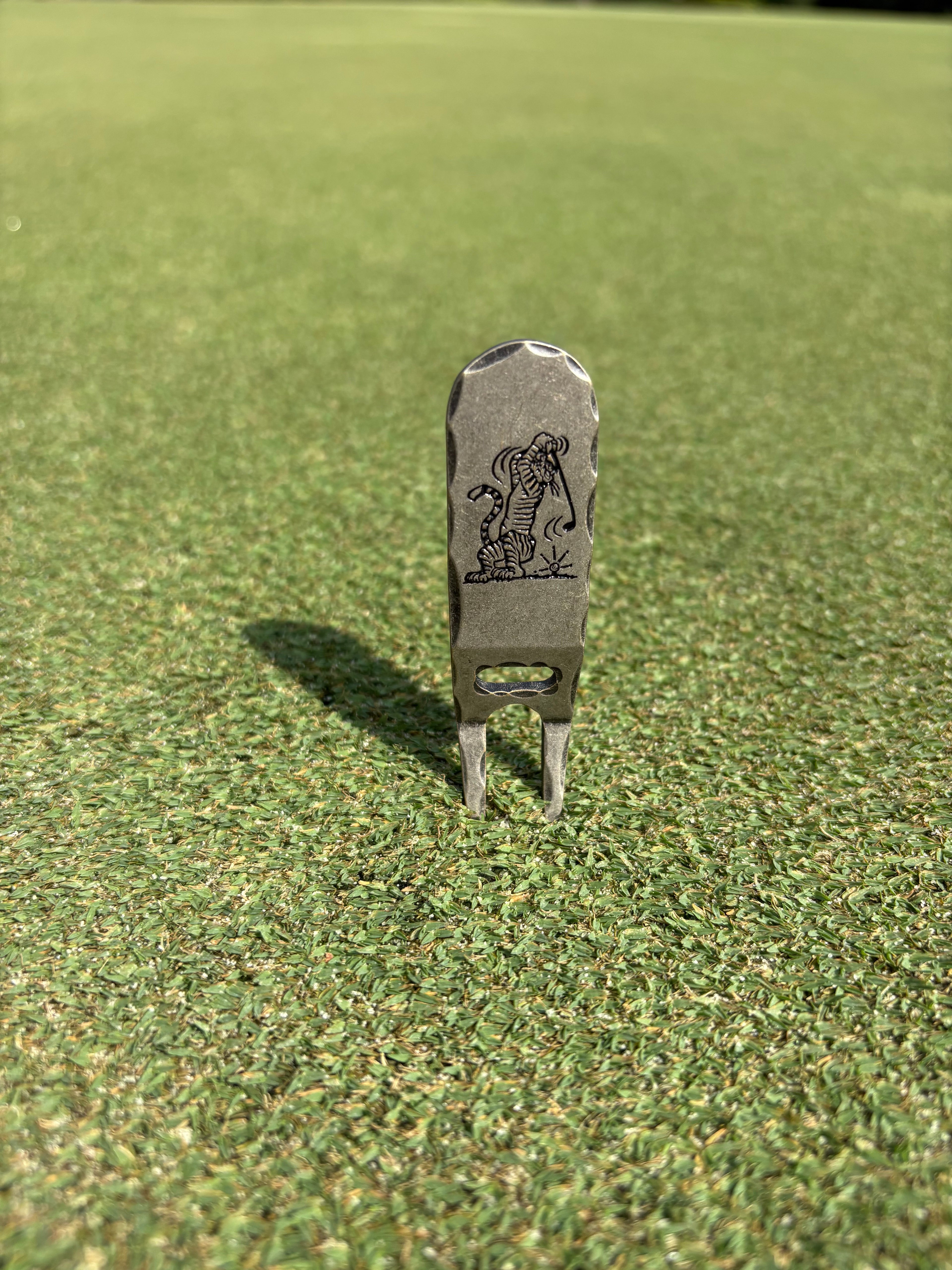 PRG Swingin Aubie Divot Tool